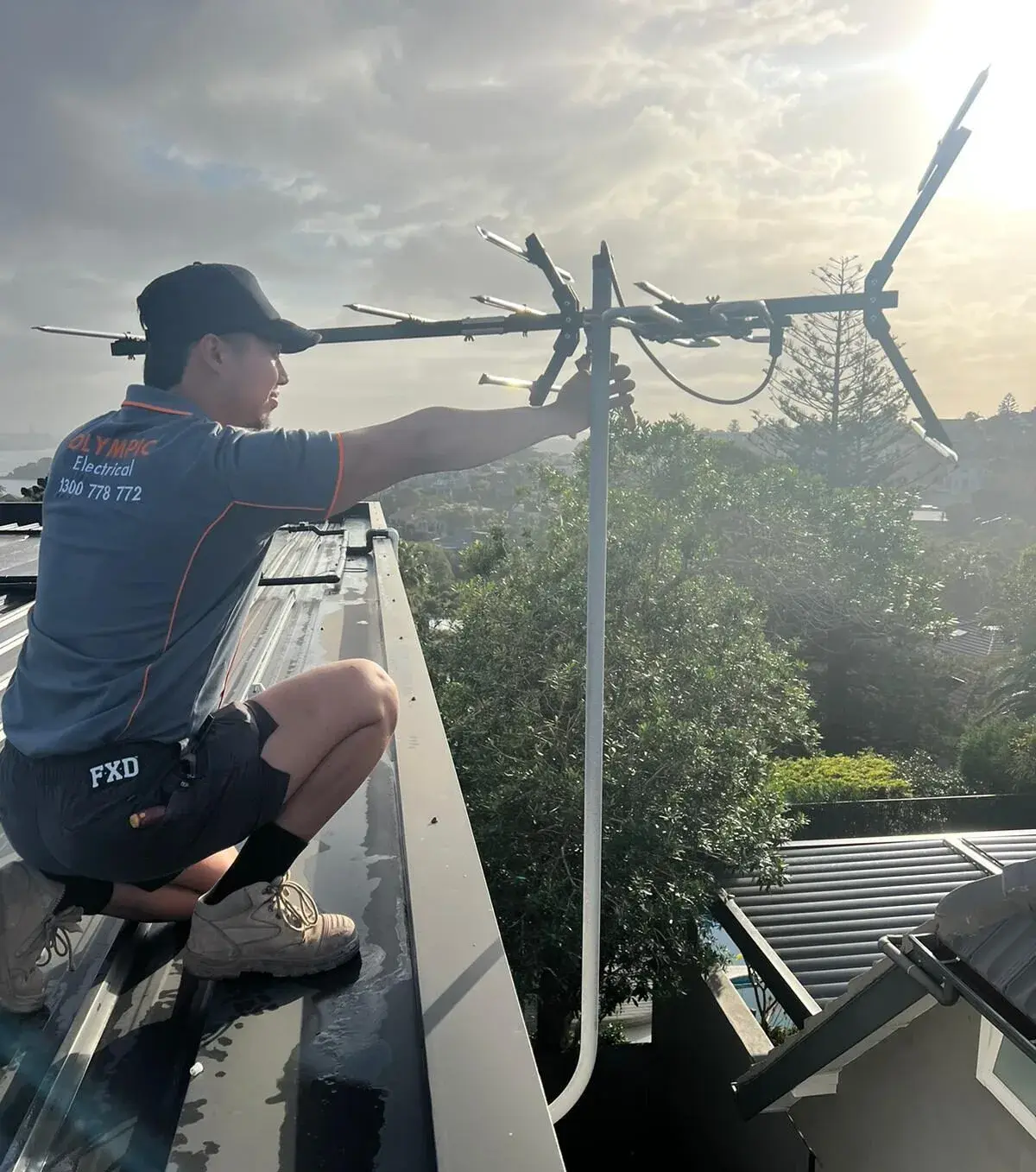 A expert is installing a TV antenna on roof