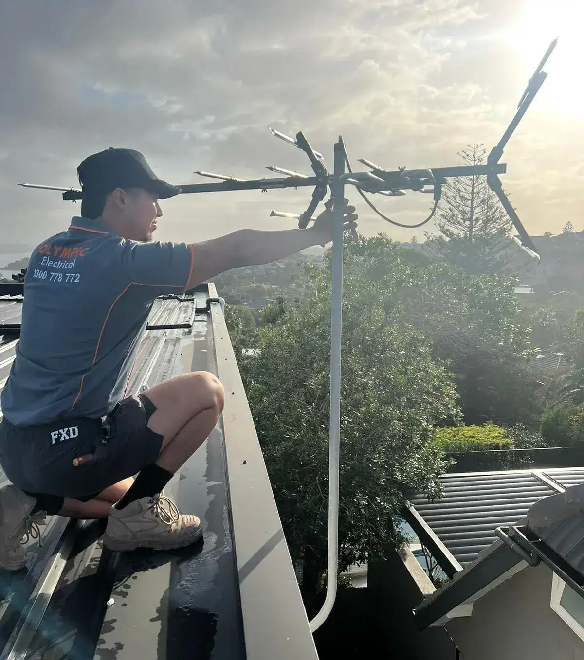 A expert is installing a TV antenna on roof