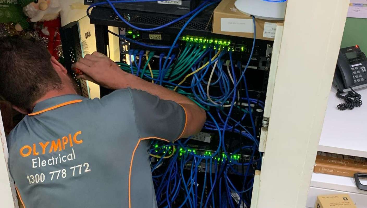 Licensed electrician working in Sydney